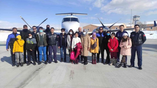Vanlı Çocuklar Helikoptere Bindi