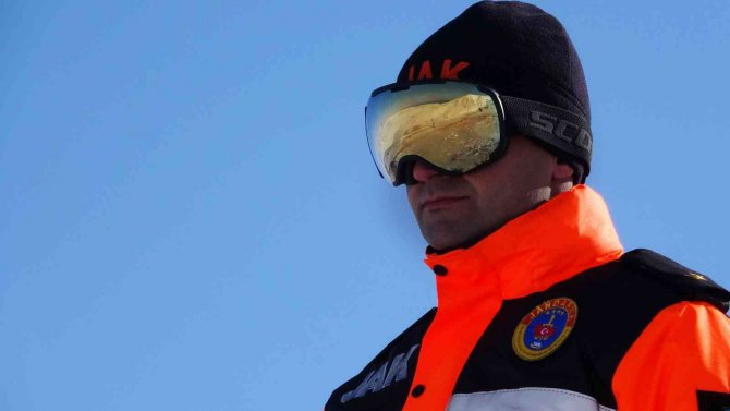 Van’da Jak Timleri İlk Kez Kayak Tesisinde Görev Aldı