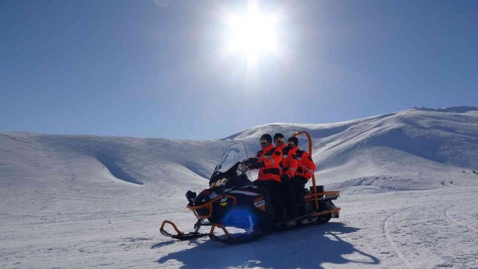 Van’da Jak Timleri İlk Kez Kayak Tesisinde Görev Aldı