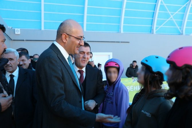 İ̇pekyolu’nda Öğrenciler Buz Pistiyle Tanıştı
