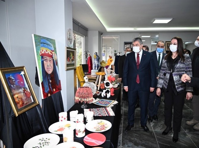 Osmaniye’de Kursiyerler El Emeği Göz Nuru Ürünlerini Sergiledi