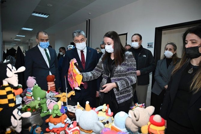 Osmaniye’de Kursiyerler El Emeği Göz Nuru Ürünlerini Sergiledi