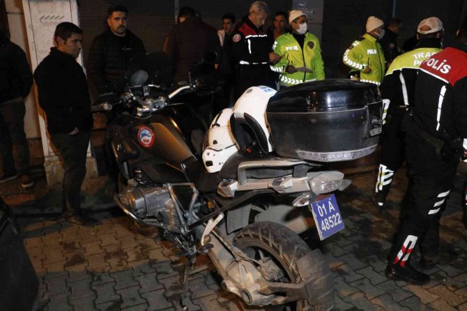 Dur İhtarına Uymayan Otomobil Polis Motosikletine Çarptı: 2 Polis Yaralı