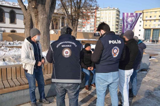 Afyonkarahisar’da Düzensiz Göçmenlere Yönelik Polis Denetimi
