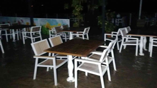 Manavgat Şelalesi’ndeki Tesisler Su Altında Kaldı