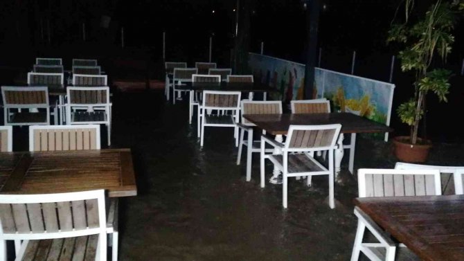 Manavgat Şelalesi’ndeki Tesisler Su Altında Kaldı