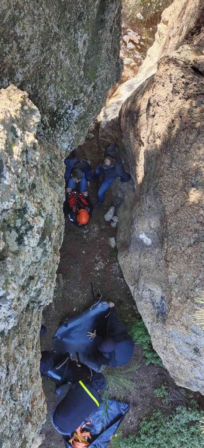 Foça Kayalıklarında Arama Kurtarma Tatbikatı