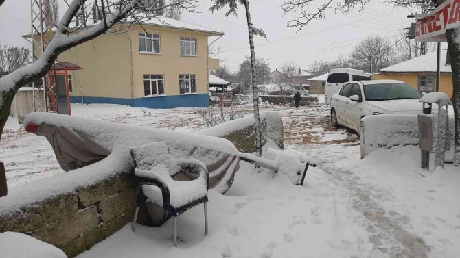 Balkanlardan Kar Yurda Giriş Yaptı: Edirne’nin Sınır Köyleri Beyaza Büründü