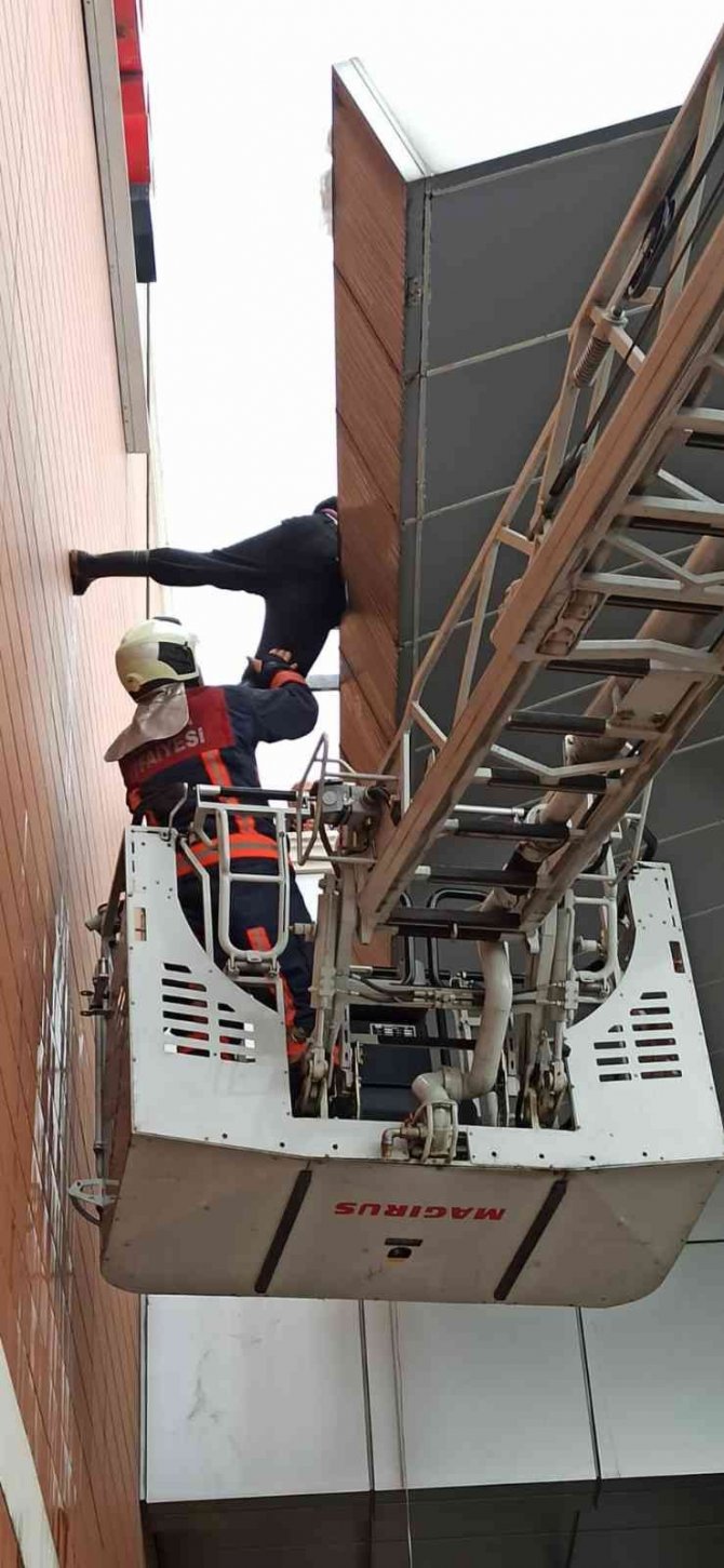 Ankara İ̇tfaiyesi Bir Günde İki Canın Yardımına Koştu