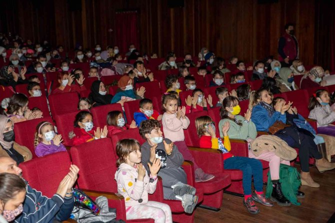 Karneler Tiyatro Biletine Dönüştü