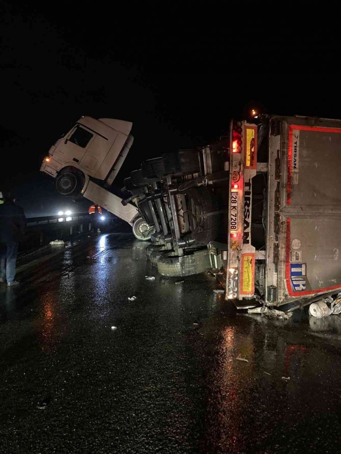 Bursa’da Tır Kazası Nedeniyle Yalova-bursa Yolu Ulaşıma Kapandı
