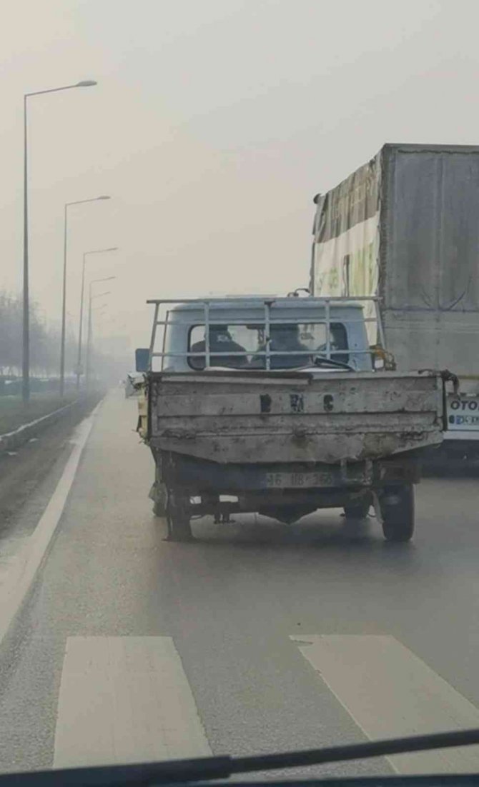 Patlak Lastikle Seyreden Sürücü Cezasız Kalmadı
