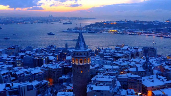 Galata Kulesi’nde Kış Masalı