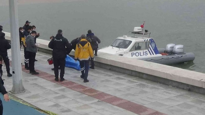 Denizden, Üniversite Öğrencisinin Cesedi Çıktı