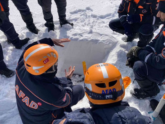 Diyarbakır Afad,1957 Rakımlı Karacadağ’da Çığ Tatbikatı Gerçekleştirdi