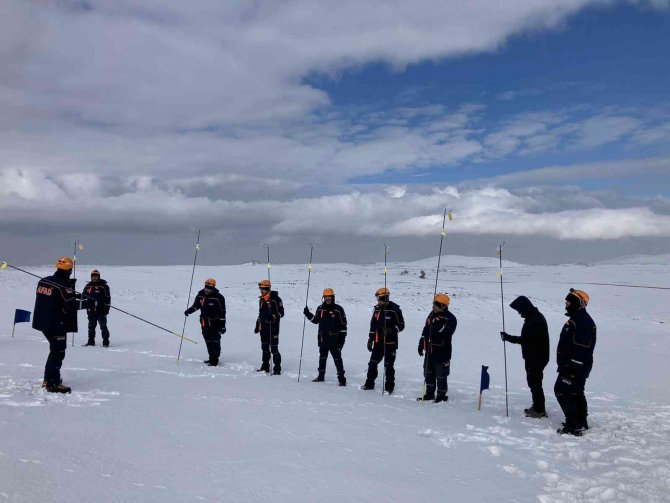 Diyarbakır Afad,1957 Rakımlı Karacadağ’da Çığ Tatbikatı Gerçekleştirdi