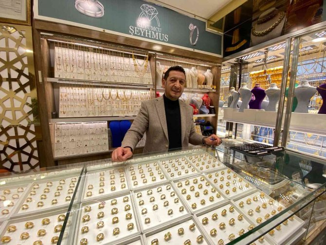 Altın Fiyatları Düştü, Dolar Ve Kripto Para Yatırımcıları Altına Davet Edildi