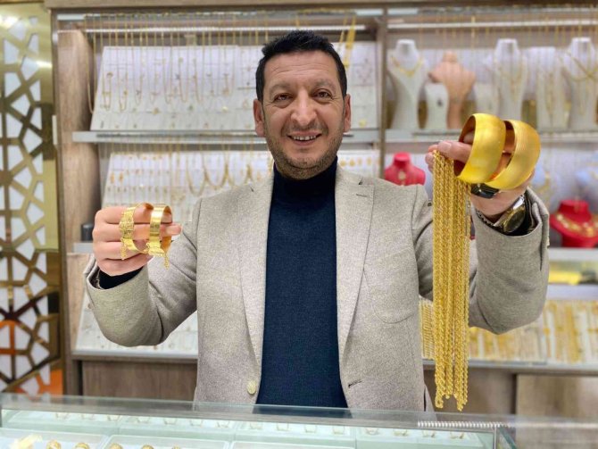 Altın Fiyatları Düştü, Dolar Ve Kripto Para Yatırımcıları Altına Davet Edildi