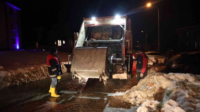 Yoğun Kar Yağışı Bile Durduramadı