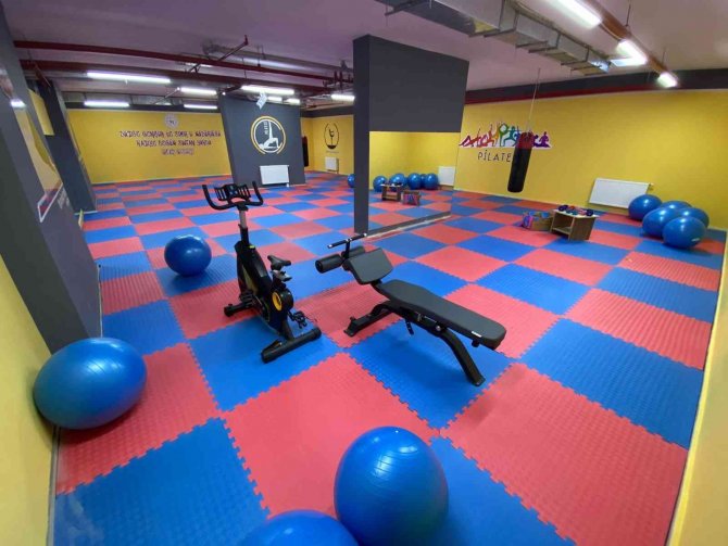 Yurtta Kalan Öğrenciler İçin Spor Salonları Yapıldı