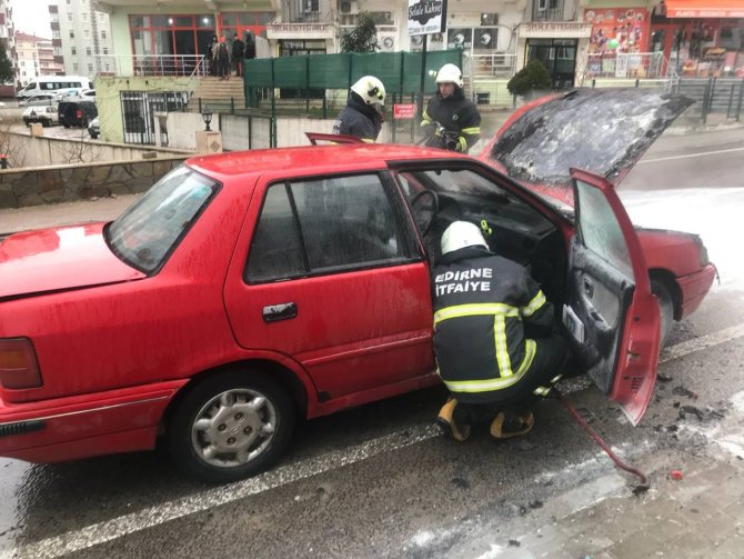 Lpg’si Biten Otomobilini Benzine Aldığı Esnada Alevler Yükseldi