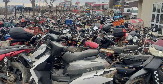Kaderine Terk Edilmiş Milyonluk Servet Otoparkta Çürüyor: 13 Yıldır Bekleyen De Var