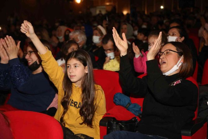 Erdemli Belediyesi, Barış Manço’yu Şarkılarla Andı