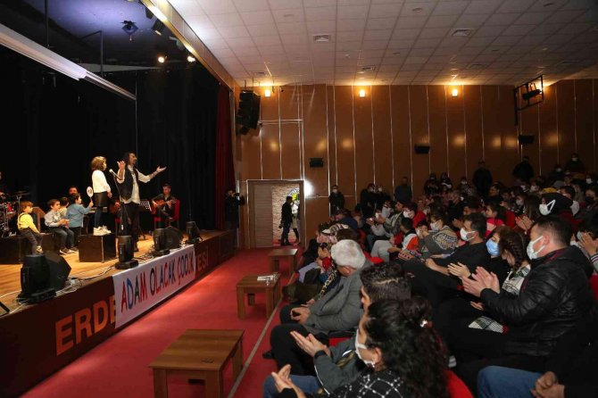 Erdemli Belediyesi, Barış Manço’yu Şarkılarla Andı