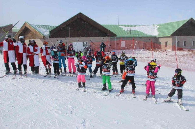 Tatilciler Erzurum’a Akın Ediyor, 10 Günde 300 Bin Kişi Ağırlandı
