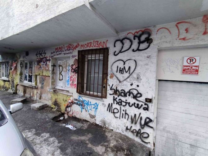 Görüntü Kirliliği Oluşturan Duvar Yazılarına Her Gün Yenileri Ekleniyor