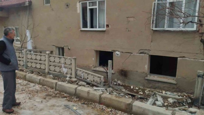 Tavşanlı’da Korkutan Patlama, Bir Ev Kullanılamaz Hale Geldi
