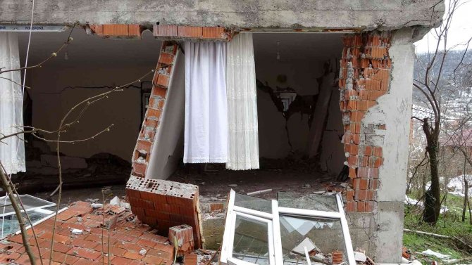 Ordu’da Heyelan Nedeniyle 36 Kişi Tahliye Edildi