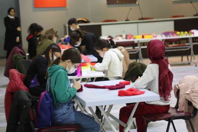Gölcük’te Öğrenciler Keçe Yapımını Öğrendi