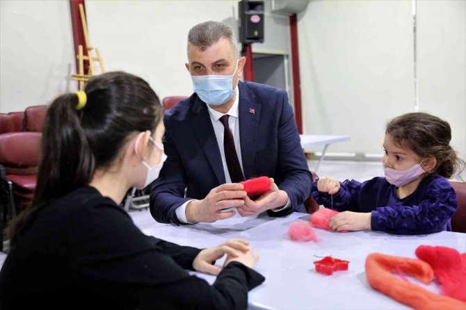 Gölcük’te Öğrenciler Keçe Yapımını Öğrendi
