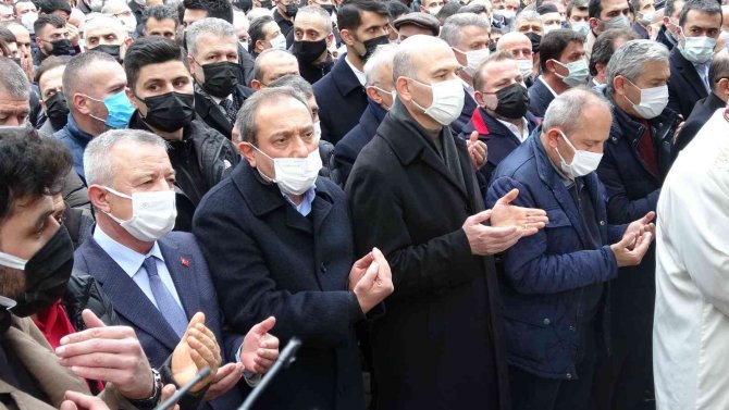 Bakan Soylu, Ankara Emniyet Müdürü Servet Yılmaz’ın Annesi Ayşe Yılmaz’ın Cenaze Namazına Katıldı