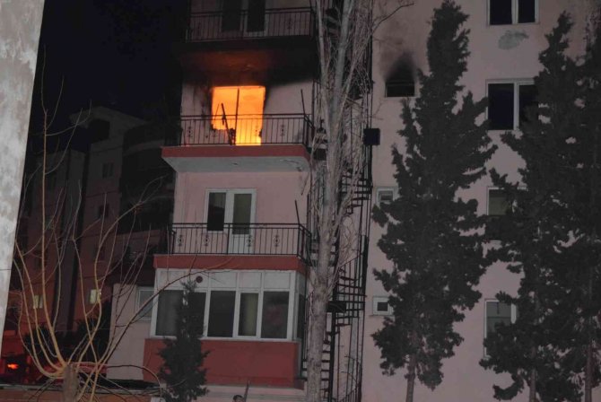İ̇zmir’de Tügva’ya Ait Binada Yangın Çıktı