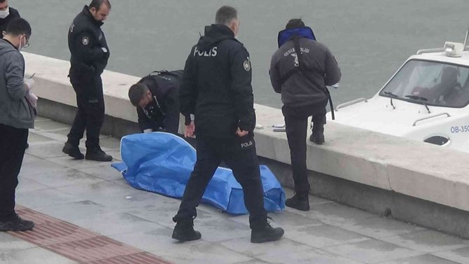 Denizden, Üniversite Öğrencisinin Cesedi Çıktı