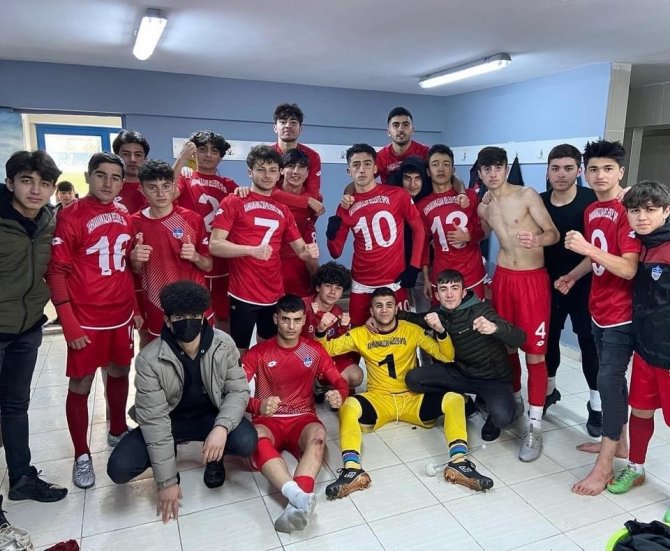 Kahramankazan Belediyespor U-18 Futbol Takımı Namağlup Şampiyon