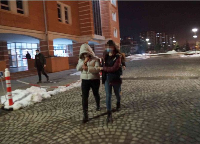 Erkekleri Tuzağa Düşürerek Şantajla Senet İmzalatan Şebeke Çökertildi