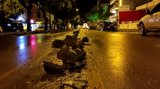 Kaza Yapan Aracın Kırdığı Taşlara Çarparak Takla Attı