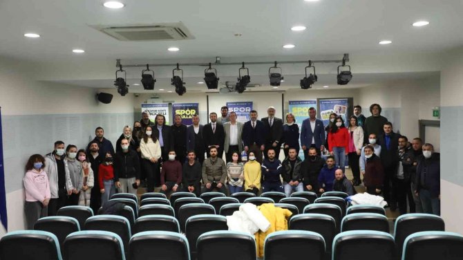 Spor Okulları Antrenörlerine Hizmet İçi Eğitim