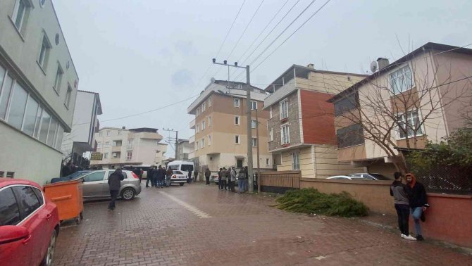 Terastan Düşen 15 Yaşındaki Çocuk Hayatını Kaybetti