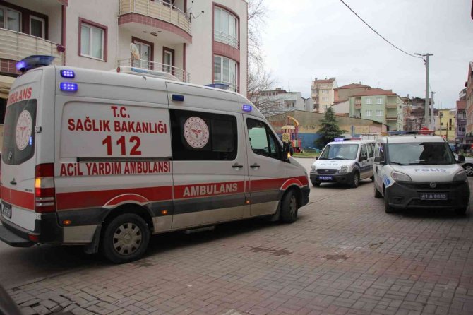 Sokak Ortasında Bıçaklı Kavga: 1 Yaralı