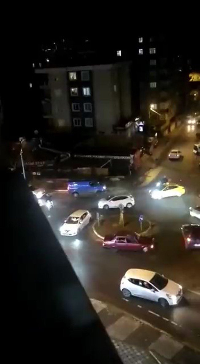Maltepe’de Asker Eğlencesi İçin Trafiği Tehlikeye Atıp Ateş Açtılar