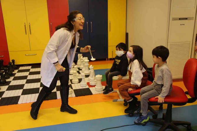 Maltepeli Çocuklar, Eğlenceli Bilim Atölyesinde Eğlenerek Öğrendiler