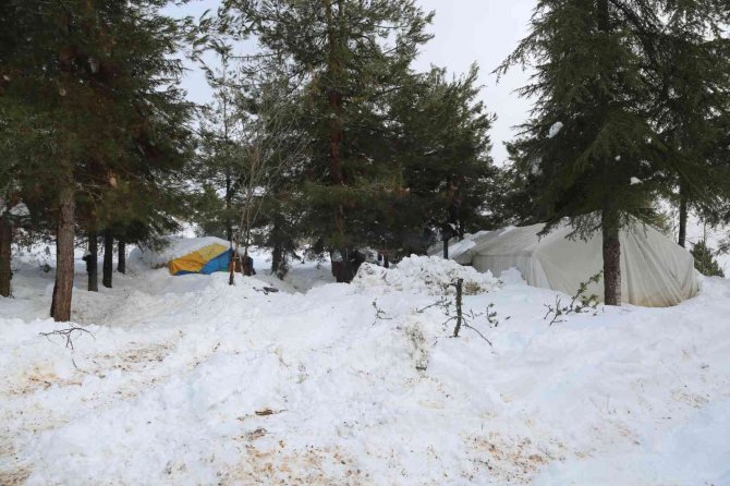 Toroslar’da Karda Mahsur Kalan Yörük Ailenin Yolu Açıldı