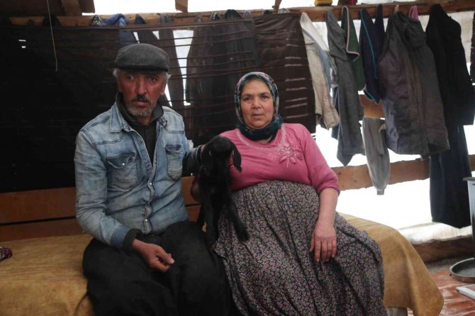 Toroslar’da Karda Mahsur Kalan Yörük Ailenin Yolu Açıldı