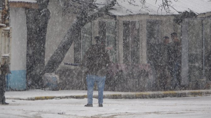 Meteoroloji Uyarmıştı: Kırklareli’nin Yüksek Kesimlerinde Kar Yağışı Başladı