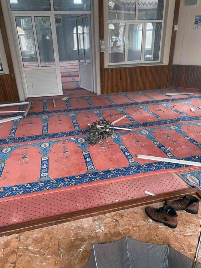 Menteşe’de Camiye Yıldırım Düştü