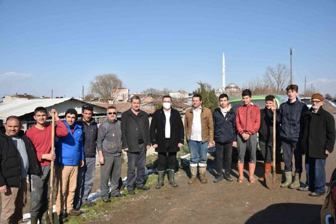 Başkan Kanar, Liseli Gençlerle Birlikte Fidan Dikti